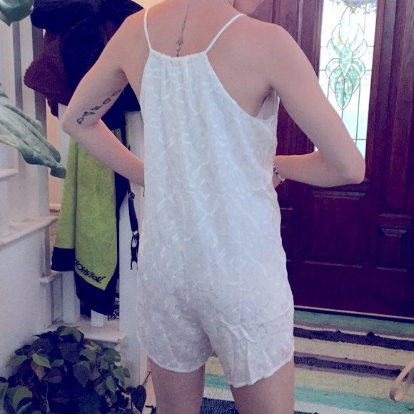 Ivory shorts Romper tank top with front tie - Picture 4 of 16